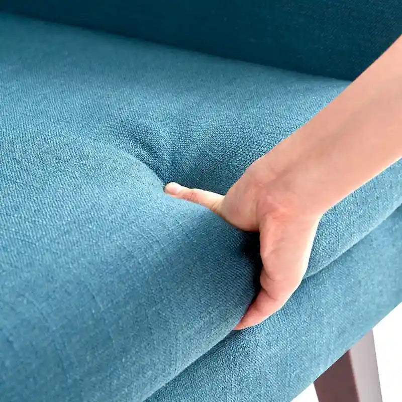 Pellavainen nojatuoli, jossa nappiverhoiltu selkänoja