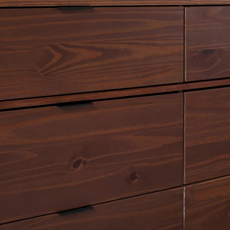 Kuusilaatikostoinen massiivipuinen lipasto kaarevalla kannella