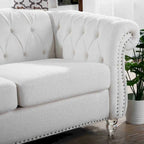Valkoinen Rolled Arm Chesterfield -kolmenistuttava sohva
